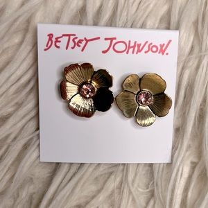 Betsy Johnson Gold Flower Stud Earrings- never worn